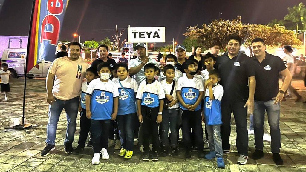 Mauricio Vila (@mauvila) on Twitter photo Un gusto compartirles que cerca de 70 niñas y niños de las Academias de Iniciación Deportiva de los municipios de #Maní, #Teya, #Kopomá y #Timucuy, acudieron al partido en el estadio Carlos Iturralde para apoyar a nuestro equipo, los <a href="/venadosfc/">Venados F.C.</a> contra el <a href="/TapatioCD/">Cantera Rojiblanca</a>. (1/2) Un gusto compartirles que cerca de 70 niñas y niños de las Academias de Iniciación Deportiva de los municipios de #Maní, #Teya, #Kopomá y #Timucuy, acudieron al partido en el estadio Carlos Iturralde para apoyar a nuestro equipo, los <a href="/venadosfc/">Venados F.C.</a> contra el <a href="/TapatioCD/">Cantera Rojiblanca</a>. (1/2)