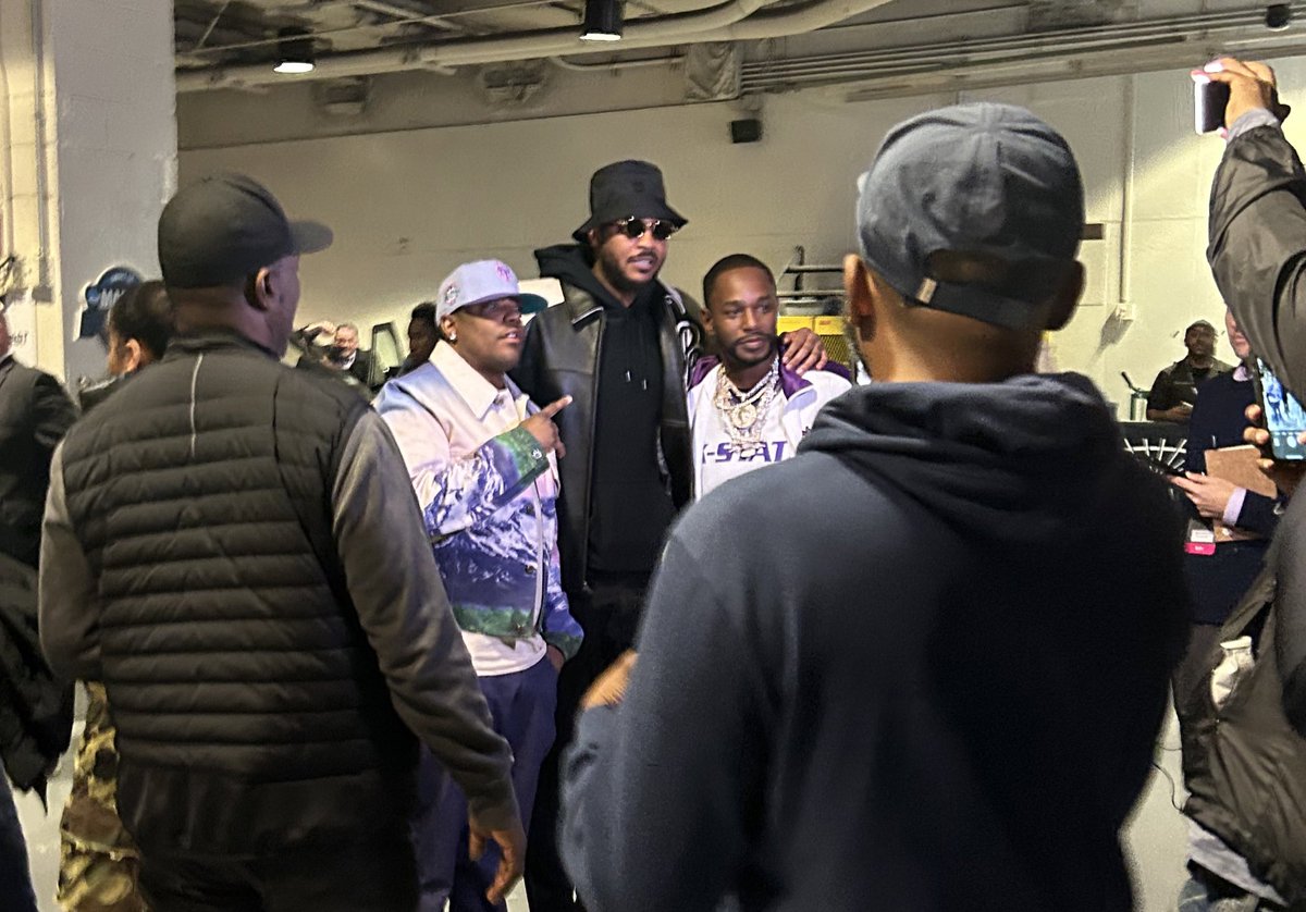 Have never been more starstruck than when I turned a corner at MSG and saw CAM’RON WEARING KANSAS STATE GEAR WITH CARMELO AND MA$E