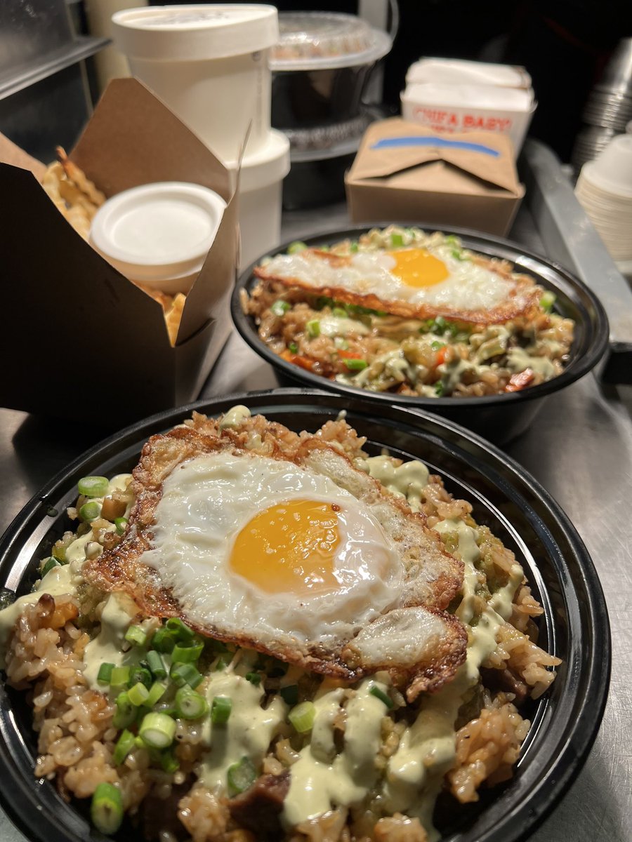 holajosegarzon's tweet photo. Getting my ask kicked on the line today. CHIFA BABY! Pop up is almost sold out + @garzonpnw ‘s food going out on Ubereats and dine-in 

LEGGGOO🏄🏾‍♀️ https://t.co/PLKdu3WGeQ