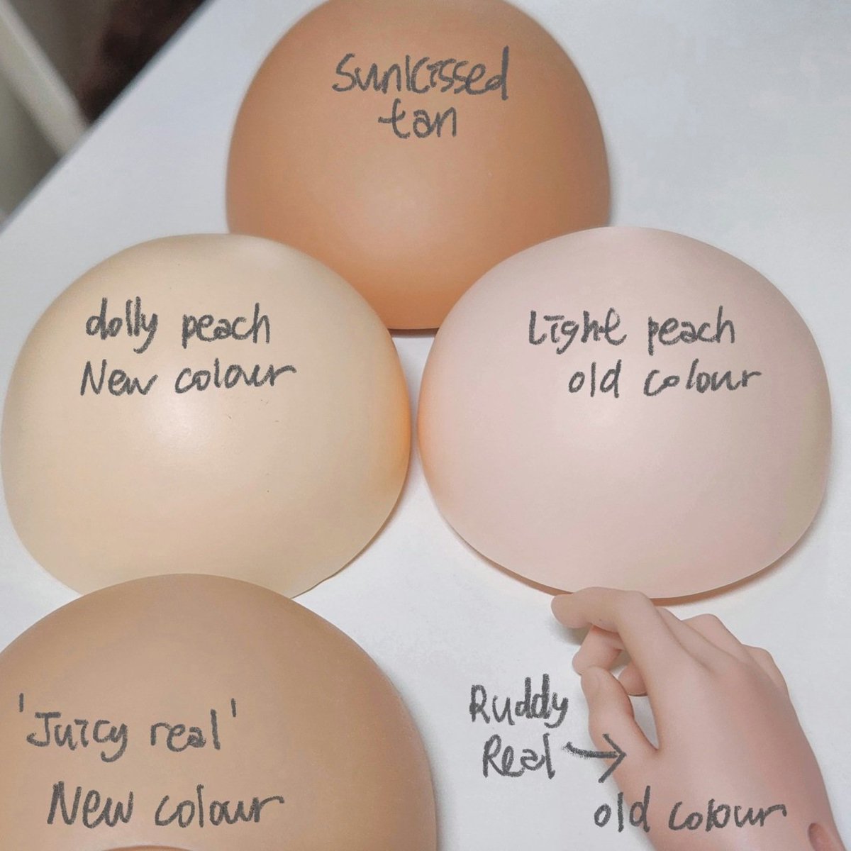 OBSCURE_KIND's tweet photo. 새로운 스킨 색상들과 전 컬러들의 
비교 사진입니다 참고만 해주세요!

Those are the comparison pics
Of new and old colour ! https://t.co/RRror2iV0v
