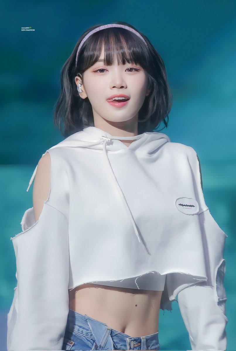 hourchaewon's tweet photo. she's so cute its actually annoying https://t.co/iLmIQamk3G