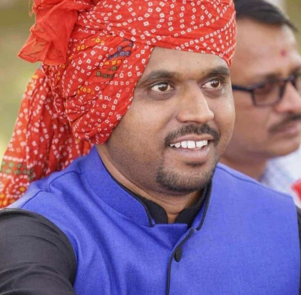 છોટાઉદેપુર જિલ્લા પ્રાથમિક શિક્ષણ સંઘના પ્રમુખશ્રી શૈલેષભાઈ રાઠવાના દુખદ નિધનનાં સમાચારથી વ્યથિત છું, શૈલેષભાઈ ના દિવ્યાત્માને ઇશ્વર શાંતિ બક્ષે એવી પ્રાર્થના કરું છું.