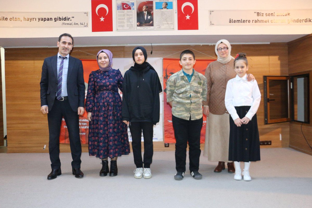 HaciahmetogluOF's tweet photo. İstiklal Marşı'nı güzel okuma yarışmasında okulumuz öğrencilerinden Ömer Mushap KEMALOĞLU 2.olmuştur. Emeği geçen öğretmenlerimizi ve öğrencimizi tebrik ediyoruz.
@EvrenGrms @yigitydemirer @ofmem1 https://t.co/oZjxTgQFGf