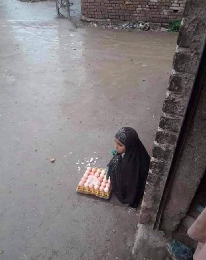 IndianMuslimIM's tweet photo. ये उस कौम की बेटी है, जो कौम मुशायरों और कव्वाली के साथ 3 दिन के इज्तिमा में करोड़ों खर्च कर देती है। https://t.co/My8luM4ds6