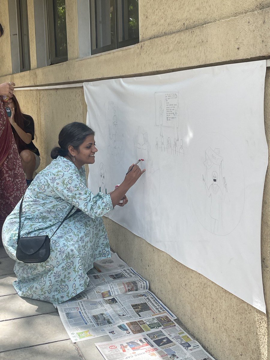 cete_tiss's tweet photo. Faculty members applying the first brush strokes for the canvas painting event. https://t.co/tvd95TgQ4j