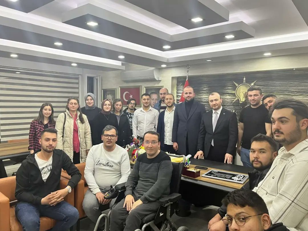 Genel Merkez Teşkilat Başkanlığımızın Kararı, Genel Başkanımız ve Cumhurbaşkanımız Sayın Recep Tayyip Erdoğan’ın Tensipleriyle; Tepebaşı İlçe Başkanlığına Emre Aydın Atanmıştır.
Değerli Başkanımıza Görevinde Başarılar Dileriz.

#İmzaBirGenç
#TepebaşıAkGençlik