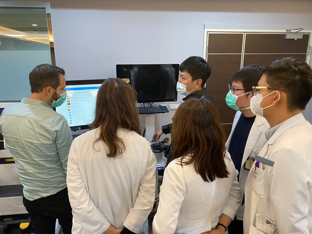 YoungTah1948's tweet image. #機器人手術模擬器。
醫院 #Backpack 要在刀房有空時才能使用，若有 #RobotiXMentor，年輕醫師可以更自由地模擬。

#RoboticSurgery #SurgicalScience #Simbionix #MedEd #MedicalSimulation #MedicalSimulator #SurgicalTraining #surgeon #永達儀器 #您醫護教育的好朋友 #外科教育 #GS #擬真 #VR