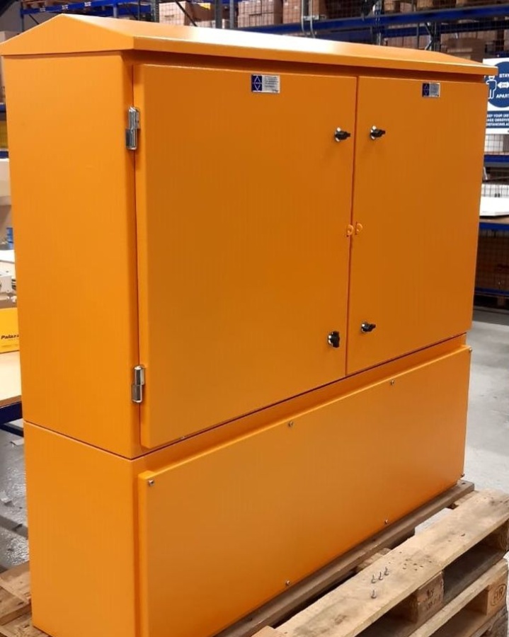Have you heard about our Custom Design &amp; Build Service? and how it could help you?⠀
⠀
From full concept to assembly, we have it covered! Like this 400A incomer with MID approved KWH meter and 14 off 80A three phase outgoing ways, suitable for a dockside application.

#Custom