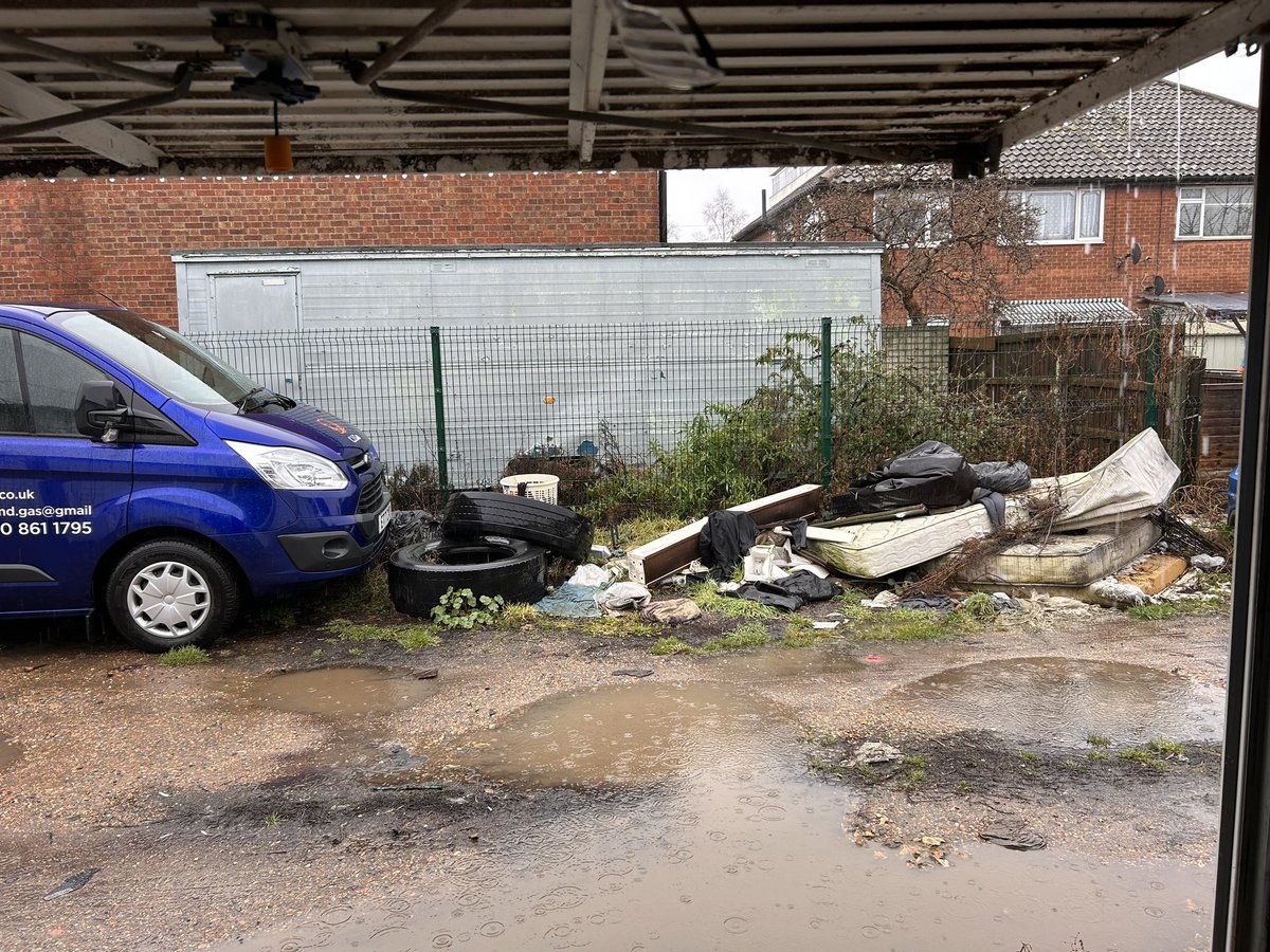 Finding it a little tricky to load the van up this morning 🤦‍♂️ 
#shoplocalbusiness #heatingsystem #commercialproperty #commercialheating #commercialgas #boilerservices #boilerinstallations #gasengineer