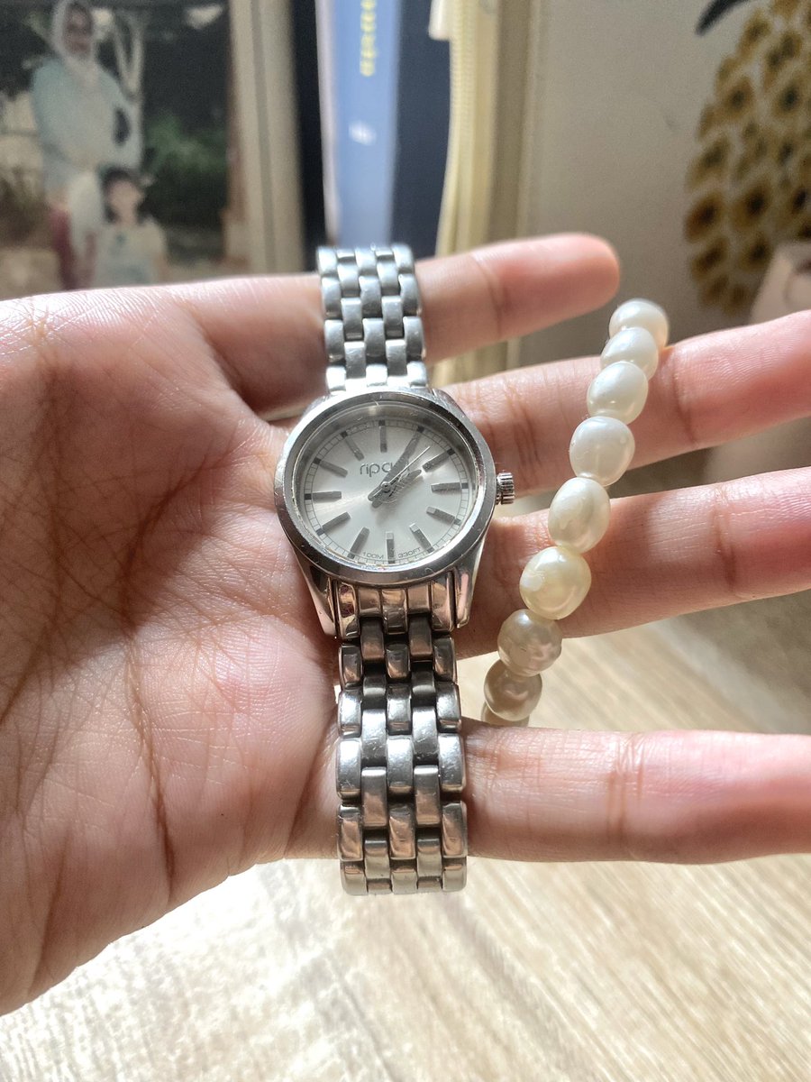Dianiaraaa's tweet photo. WTS jam ripcurl A2848-BAILEY mini ORI free gelang mutiara asli for 800k
bisa shopee dll price 800k nego, ongkir ditanggung ke seluruh indo!!

Check out 'JAM RIPCURL A2848G-BAILEY MINI ORI free gelang mutiara asli worth price 200k',#Carousell https://t.co/tAXleOlnwP https://t.co/Y2hu5HMWr7
