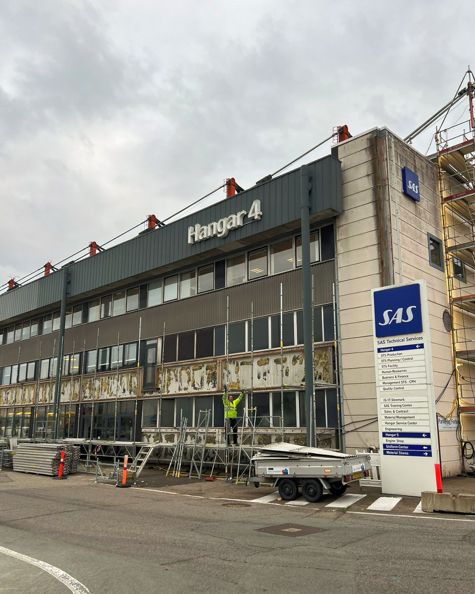 ROCKWOOLGroup's tweet photo. At CPH Airport Hangar 4, we found something really cool. 65-year-old ROCKWOOL stone wool insulation. The best part? Tests carried out by the Danish Technical Institute for thermal conductivity, moisture content, dimensions and density, showed no change in performance! 💪 https://t.co/2e8NhhdzEd