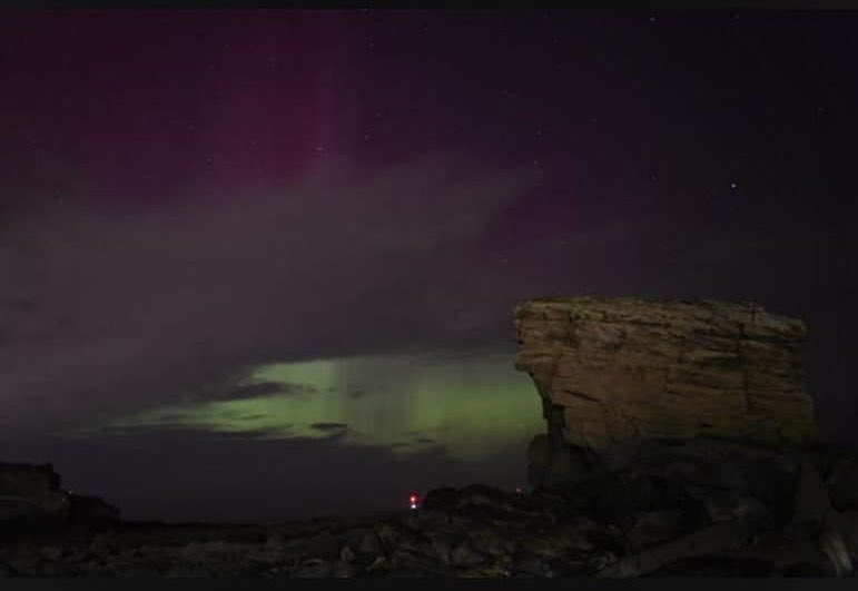 robmaski's tweet photo. Last night in Northumberland #Aurora #AuroraBorealis #northernlights #northumberland #charliesgarden #seatonsluice https://t.co/JGqndIGuYz