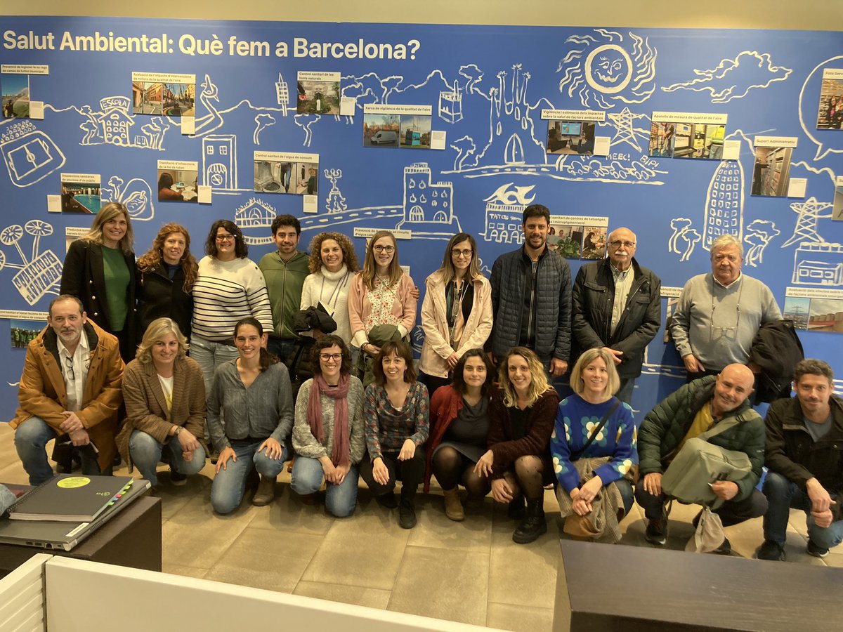 Una manera diferent i artística de difondre i comunicar la salut ambiental a Barcelona, gràcies equip SEQUIA i gràcies projecte #ArtiSalut de @salutpublicabcn. Visiteu el projecte a seu @salutpublicabcn a Lesseps 1!