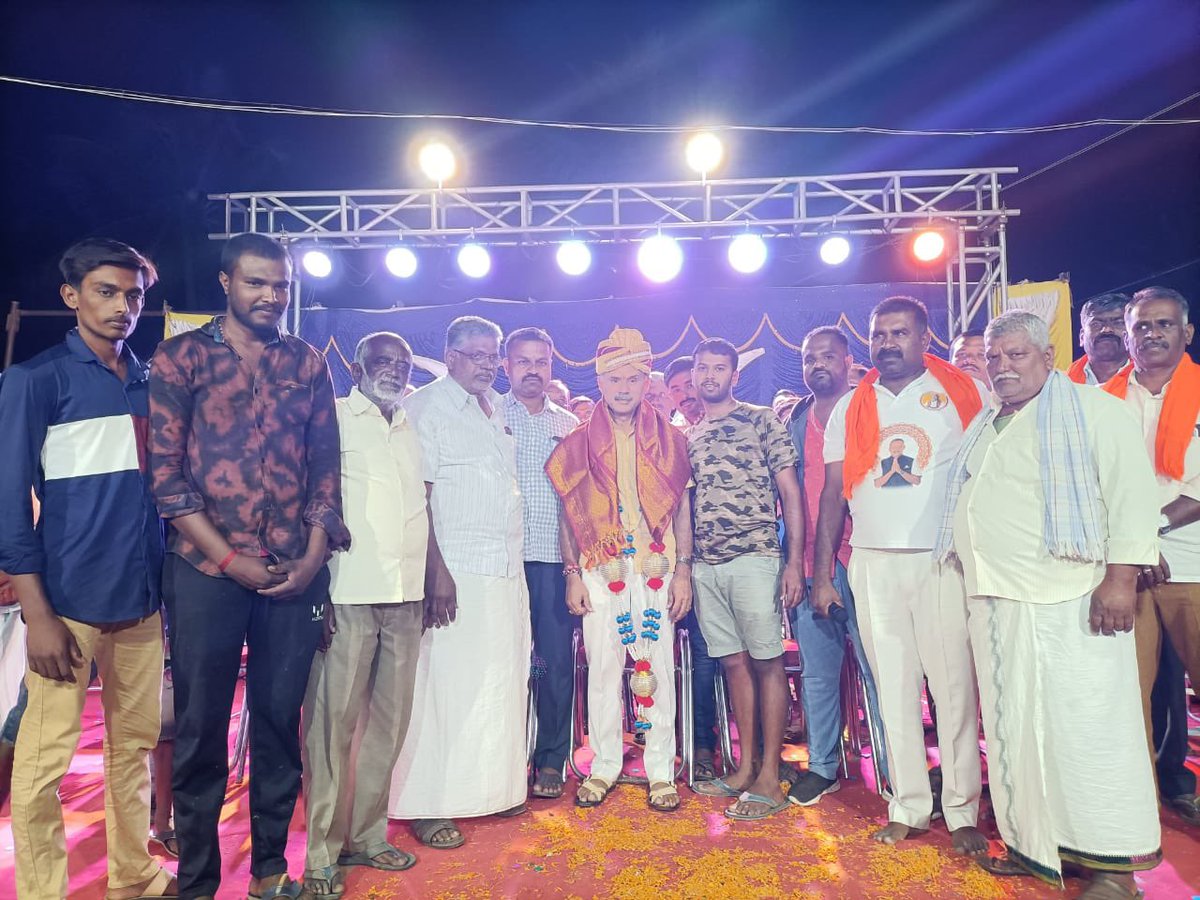 bsureshgowda1's tweet image. ತುಮಕೂರು ಗ್ರಾಮಾಂತರ ವಿಧಾನಸಭಾ ಕ್ಷೇತ್ರದ ನೇರಳಪುರ ಗ್ರಾಮದಲ್ಲಿ ಆಯೋಜಿಸಿದ್ದ ಅಭಿನಂದನಾ ಸಮಾರಂಭದಲ್ಲಿ ಭಾಗಿಯಾಗಿ ಸನ್ಮಾನ ಸ್ವೀಕರಿಸಿದೆ. ನಿಜಕ್ಕೂ ಗ್ರಾಮಸ್ಥರ ಅಭಿಮಾನ ಕಂಡು ಹೃದಯ ತುಂಬಿ ಬಂದಿತು.ನಿಮ್ಮ ಪ್ರೀತಿ, ಅಭಿಮಾನ ಹಾಗೂ ಬೆಂಬಲಕ್ಕೆ ಸದಾ ಚಿರಋಣಿ.
#Tumkurrural #TeamBSG #Shakthisoudha