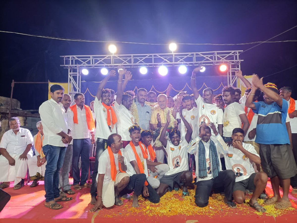 bsureshgowda1's tweet image. ತುಮಕೂರು ಗ್ರಾಮಾಂತರ ವಿಧಾನಸಭಾ ಕ್ಷೇತ್ರದ ನೇರಳಪುರ ಗ್ರಾಮದಲ್ಲಿ ಆಯೋಜಿಸಿದ್ದ ಅಭಿನಂದನಾ ಸಮಾರಂಭದಲ್ಲಿ ಭಾಗಿಯಾಗಿ ಸನ್ಮಾನ ಸ್ವೀಕರಿಸಿದೆ. ನಿಜಕ್ಕೂ ಗ್ರಾಮಸ್ಥರ ಅಭಿಮಾನ ಕಂಡು ಹೃದಯ ತುಂಬಿ ಬಂದಿತು.ನಿಮ್ಮ ಪ್ರೀತಿ, ಅಭಿಮಾನ ಹಾಗೂ ಬೆಂಬಲಕ್ಕೆ ಸದಾ ಚಿರಋಣಿ.
#Tumkurrural #TeamBSG #Shakthisoudha