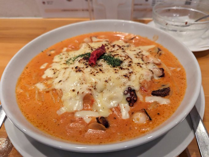 おひるめしははらっぱ!
駅ビル店限定のスパイシートマトクリームうまし…!👍😋👍
もう一つの限定メニューもいつか味わってみたいもの。 