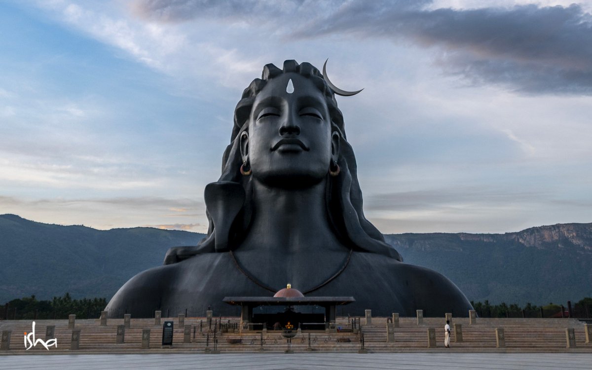 ishafoundation's tweet photo. #Adiyogi offered #humanity the technology to experience the divinity that lies within each and every one of us.
#AdiyogiDarshan https://t.co/iRNlI4HbAX