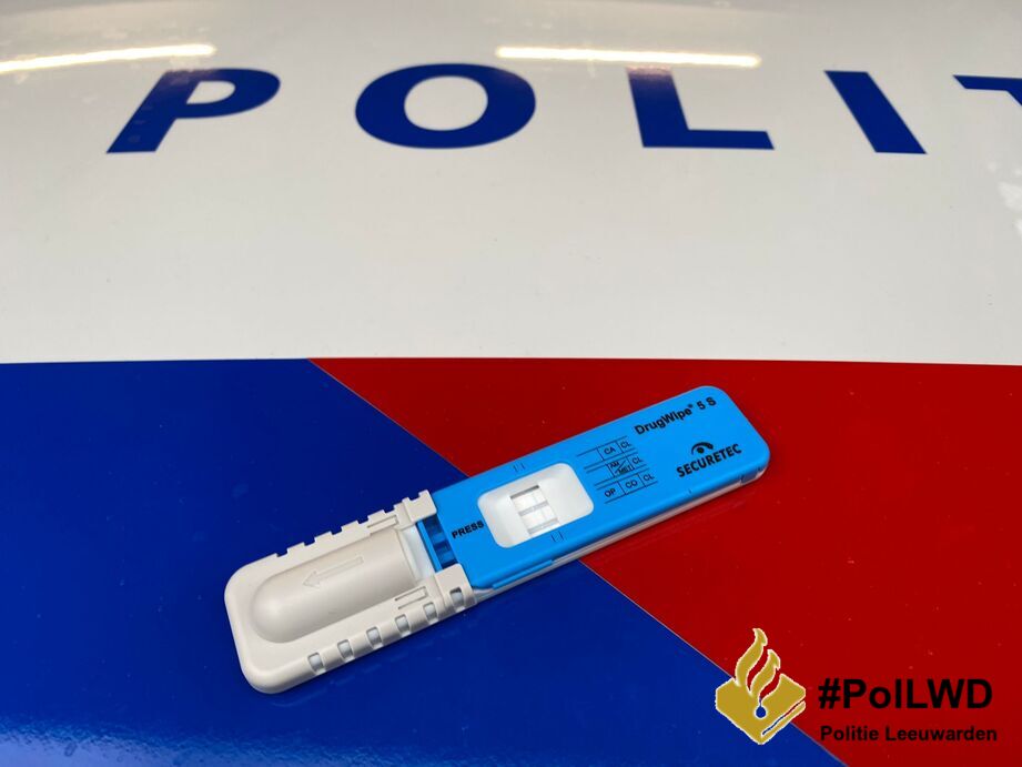 drugs. Op het bureau is bloed afgenomen en verdachte, een 31-jarige inwoner van de Waadhoeke, is gehoord voor het rijden onder invloed en het opgeven van een valse naam. Hij kreeg daarnaast een rijverbod voor de duur van 24 uren #PolLWD