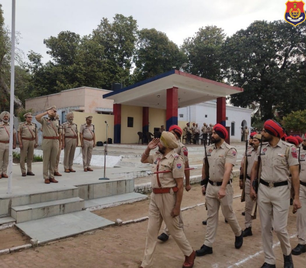PP_Gurdaspur's tweet image. ਅੱਜ ਏ.ਡੀ.ਜੀ.ਪੀ., ਮਨੁੱਖੀ ਅਧਿਕਾਰ, ਪੰਜਾਬ ਵਲੋਂ ਜ਼ਿਲ੍ਹਾ ਗੁਰਦਾਸਪੁਰ ਵਿਖੇ ਕਰਵਾਈ ਗਈ ਹਫ਼ਤਾਵਾਰੀ ਪਰੇਡ ਅਤੇ ਮੋਬ ਡਰਿੱਲ ਤੋਂ ਬਾਅਦ ਪੁਲਿਸ ਲਾਈਨ ਦਾ ਨਿਰੀਖਣ ਕੀਤਾ ਗਿਆ।

#generalparade
#mobdrill
