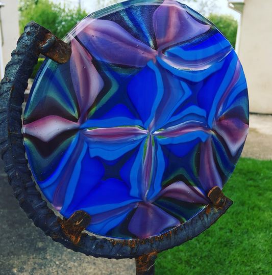 CGSUK's tweet photo. #Member #Spotlight 📣
Rachel Nuttall
Location: Wiltshire
Visit: https://t.co/wVDw45PYnX
Want to join us? https://t.co/DeXMNSeUFC
#glass #glassart #glassartist #art #glassfusing #artist #glassstudio #gardensculpture #gardeninspo #interiors #glassartwork #gardens #gardeninspo https://t.co/HsqlqKQfgo