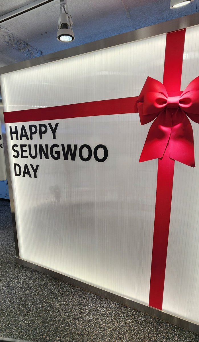 soboru_n_ddalgi's tweet photo. Happy seungwoo day!

붙어있는 사진들 다 너무 예쁘고 포스터 넘 예뻐서 훔쳐오고싶었다...헤헿

#Actor_of_Our_Days
#봄에_만난_조승우 https://t.co/GIAq3qMqlv