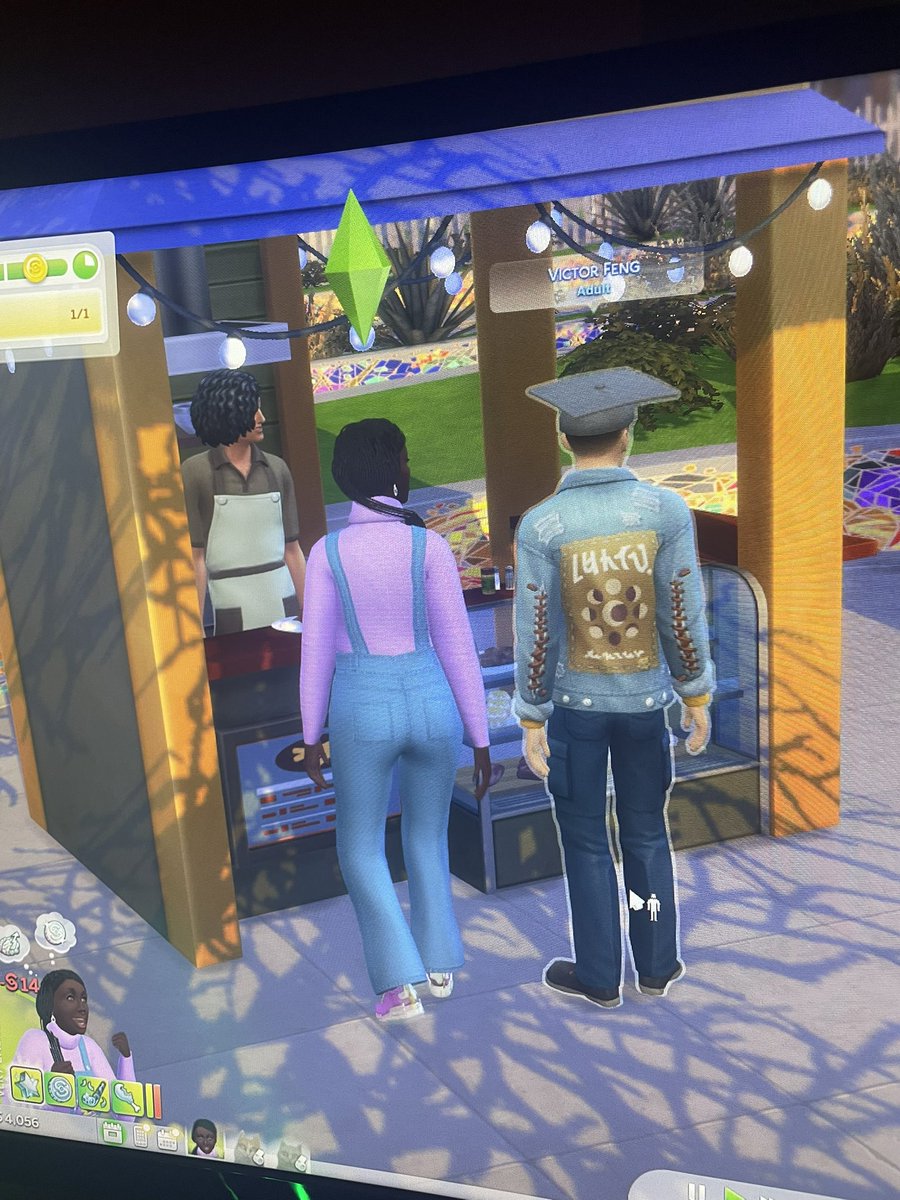 SimmerChaotic's tweet photo. She hit the flea market, tried delicious food and met a celebrity named Judith! 

#sims4 #Sims4mods #sims4legacy #sims4cc #sims4roleplay #eagames #content #gamingcommunity #pc #sims4growingtogether https://t.co/WiHKWwX9KR