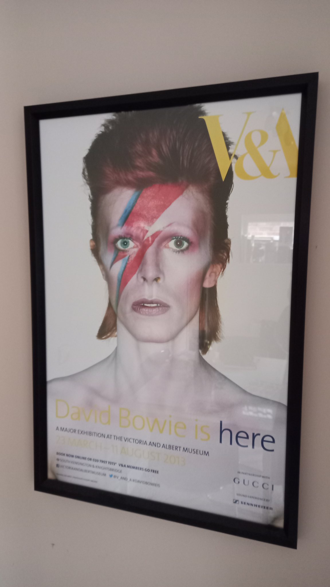 V&A David Bowie is here デヴィッド・ボウイ ポスター
