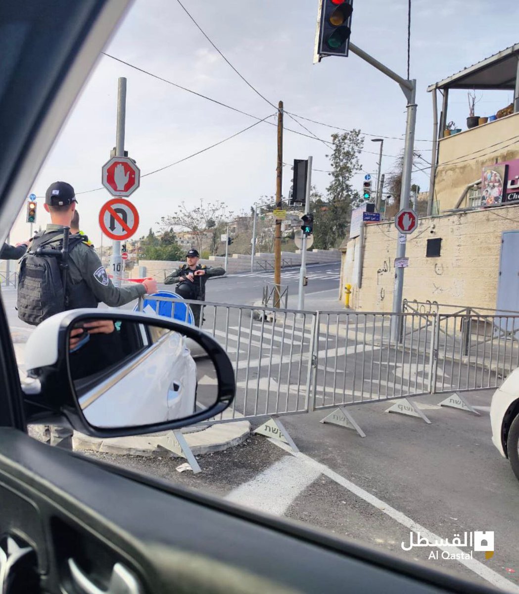 ShehabAgency's tweet photo. تغطية صحفية : "قوات الاحتلال تنشر الحواجز الحديدية في شوارع القدس المحتلة منذ ساعات الصباح". https://t.co/1BkwDdF69T