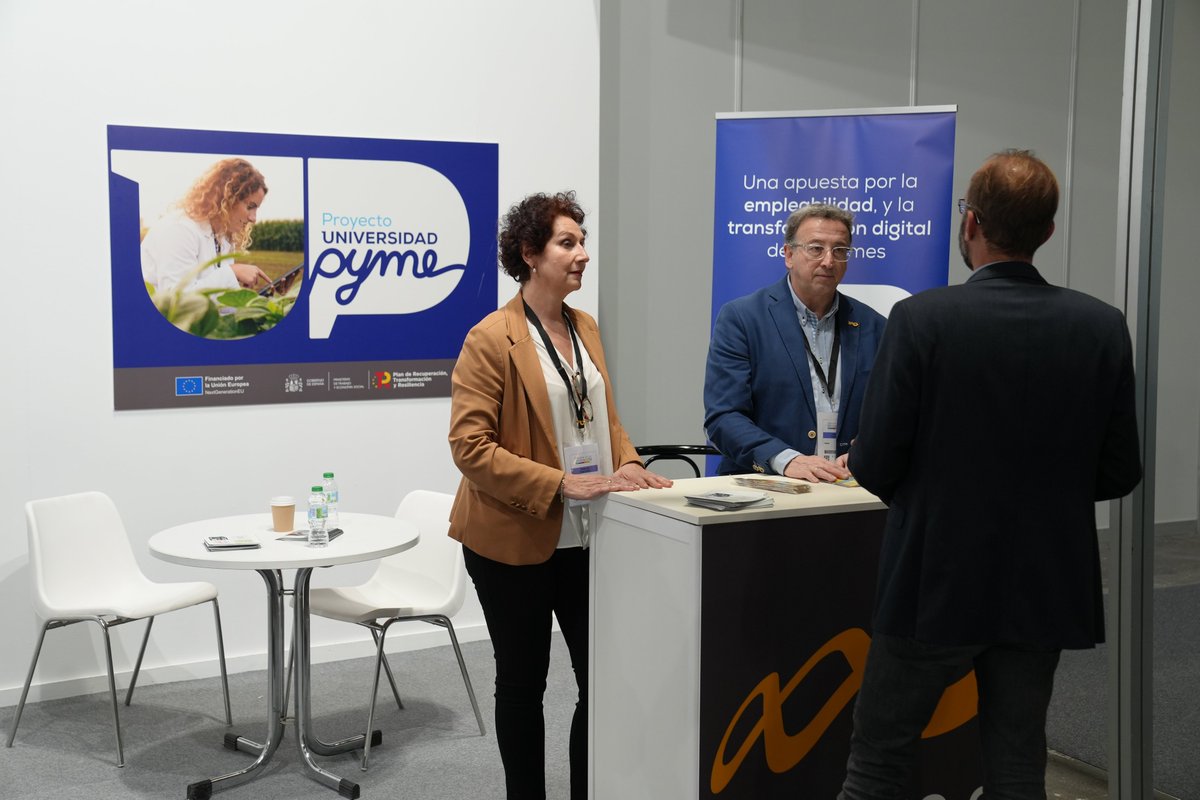 Fundae_es's tweet photo. Lo más destacado del día en #EXPOELEARNING23 #UniversidadPyme:
-Nuestro stand @Fundae_es
-A la 13 h | Congreso: Mesa redonda Empleabilidad, people growth experience con @JCTH2007 @CEOE
-A la 13 h | En el Digital Corner: Digitalízate. Recursos para trabajadores y empresas https://t.co/0u39BPmhdv