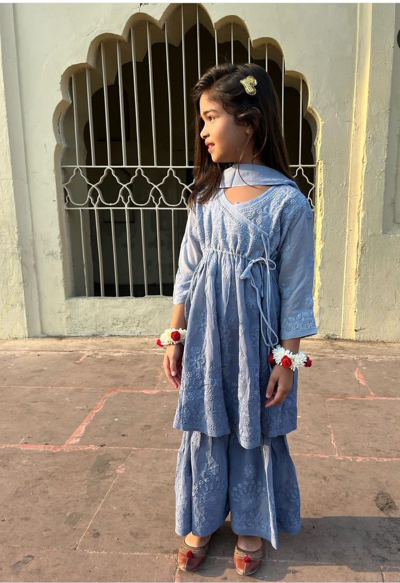 AwadhChikan's tweet photo. This pure georgette sharara set is intricate with all-over chikankari work.
#sharrarasuits #kidsfashiontrends #chikancollection #girlfashion #chikankariwork #chikankariembroidery #sharara_ethnic #shararastyle #avadhchikanlucknow #lucknowchikankari https://t.co/XJ5TqN9vtF