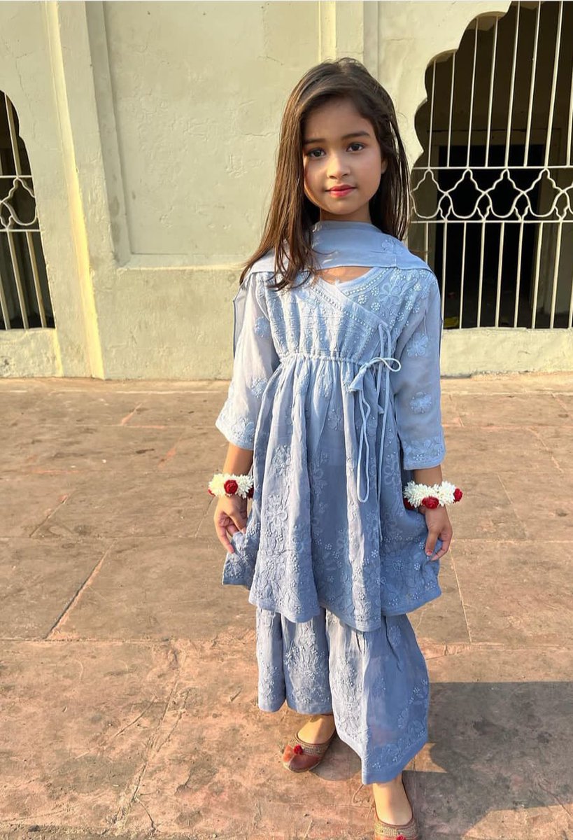 AwadhChikan's tweet photo. This pure georgette sharara set is intricate with all-over chikankari work.
#sharrarasuits #kidsfashiontrends #chikancollection #girlfashion #chikankariwork #chikankariembroidery #sharara_ethnic #shararastyle #avadhchikanlucknow #lucknowchikankari https://t.co/XJ5TqN9vtF