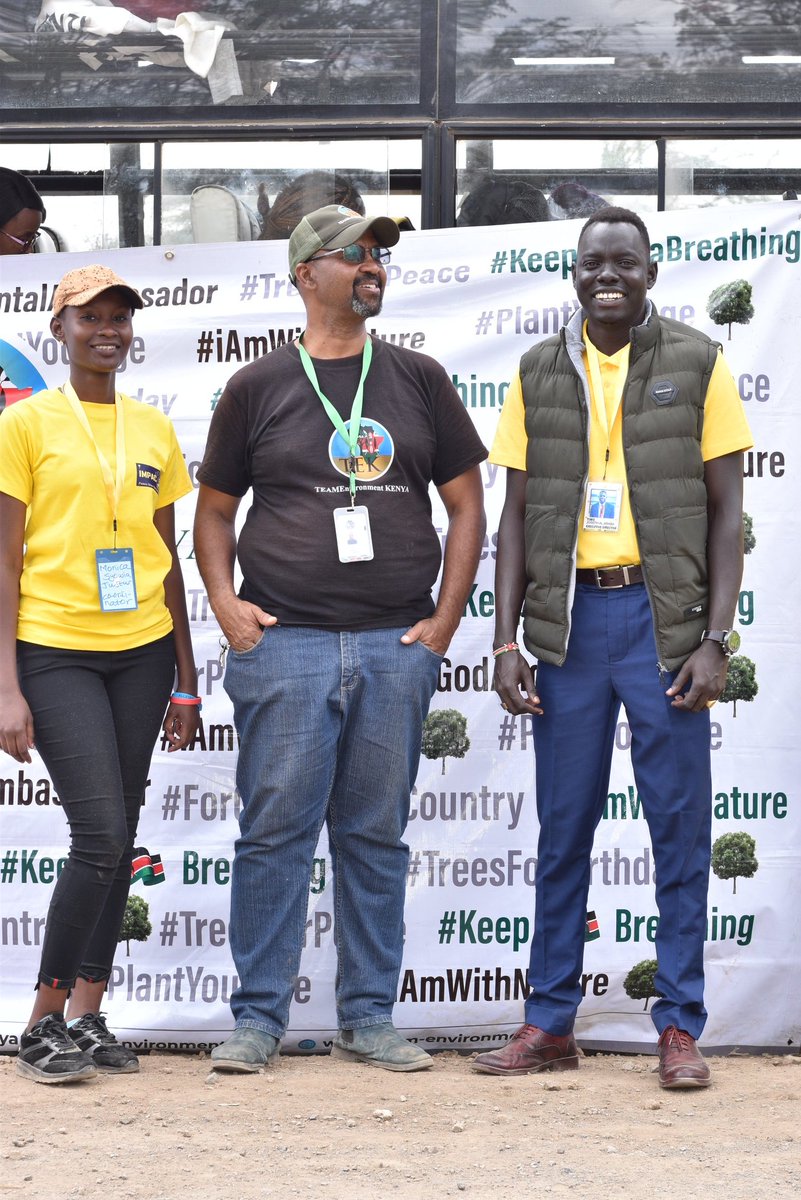 ImpactersYouth's tweet image. Mr. Rafique Mohamed, the Country Director for @tek_kenya sharing a moment with @ImpactersYouth team during the recent #climatechange event aimed at restoring the ecosystem through advocacy and campaign. 
#ClimateAction #GoGreen #sdg13 #SDGs #ClimateCrisis