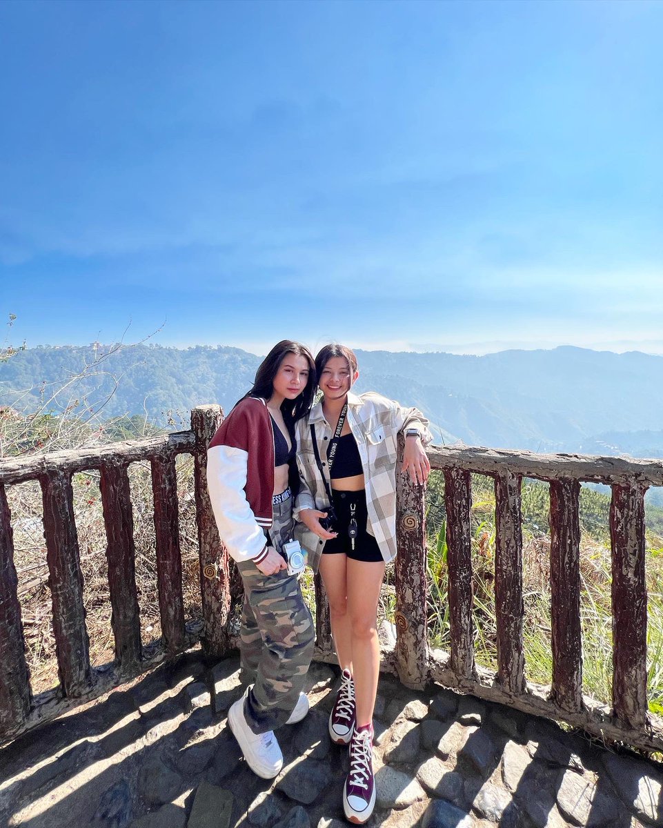 WardReinalyn's tweet photo. More travel with you my baby ✨❤️

#wardreinalyn #warlio #thoccycle1 #thehouseofcollab https://t.co/ca1Mw0zzh4