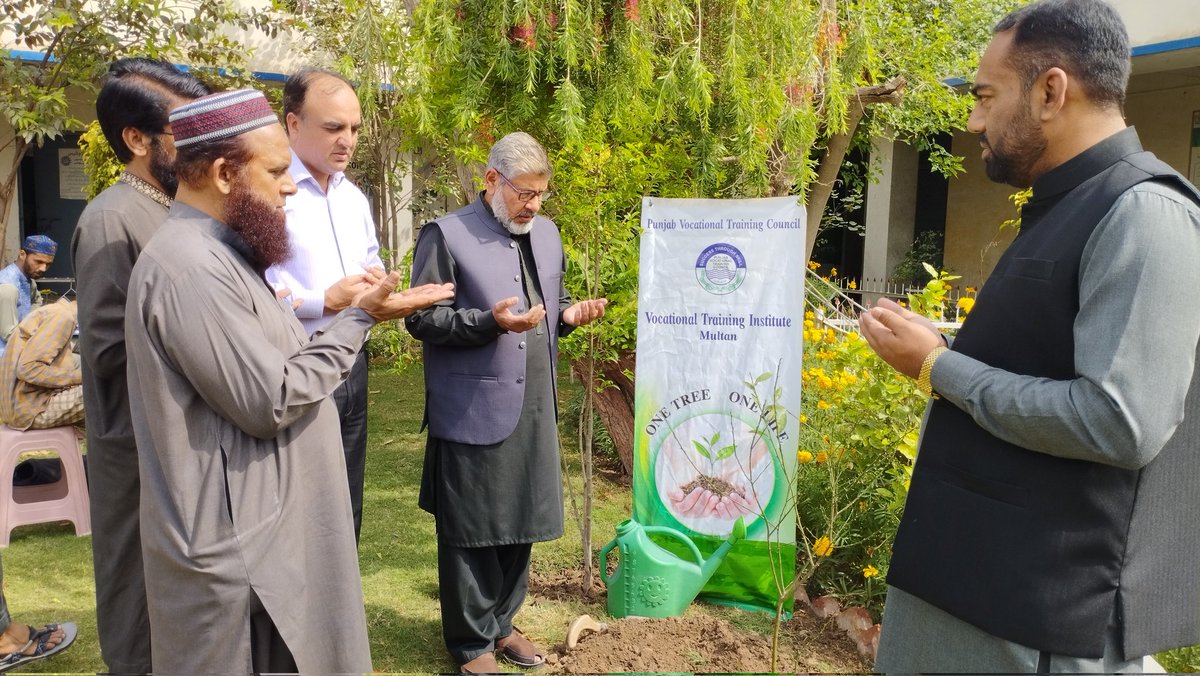 VTI_Multan_PVTC's tweet photo. #Clean_n_Green #Pakistan plantation #Drive by @PVTC_Official Regional Manager South Mirza Tariq Baig @PvtcRm planted a tree in #VTI_Multan https://t.co/KQjQ7IOzT2