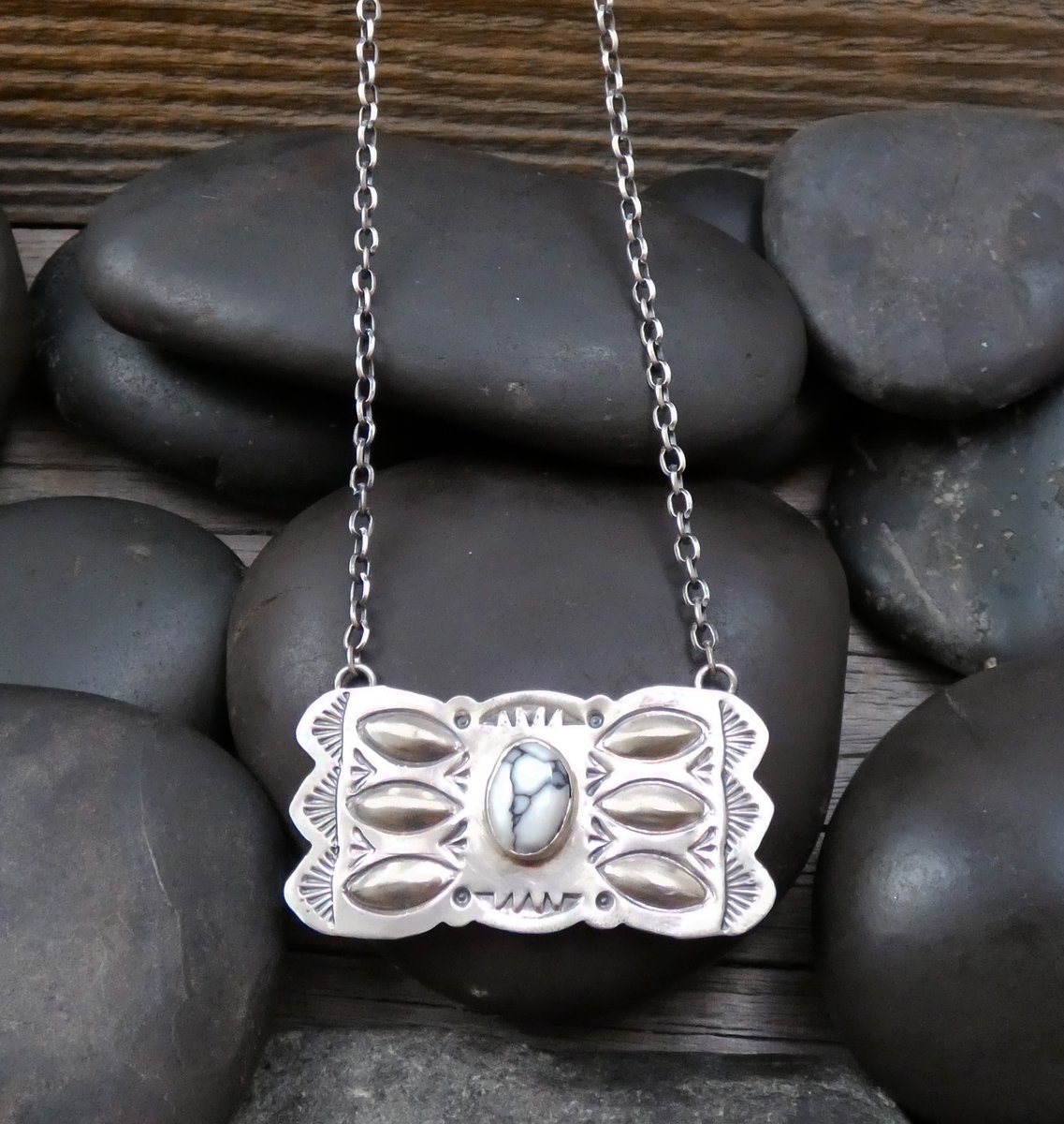 🤠 30% SALE on this stunning Navajo handmade bar necklace; see here! 🤠  ow.ly/1ilh50Nkrv6 #Etsyfinds #Etsyshop #Etsystore #Etsygifts #Etsyjewelry #barnecklace #whitebuffalo #sacredbuffalo #NativeAmericanjewelry