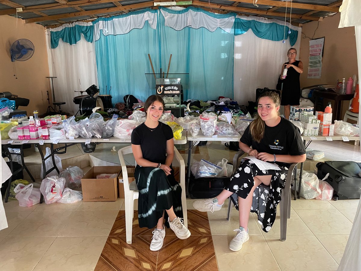 MsENicoletti's tweet photo. Thank you to the Foundation for Peace and my students for supporting the medical clinics at San Joaquin. @HNMCS @MsENicoletti https://t.co/6TQheFfvxJ