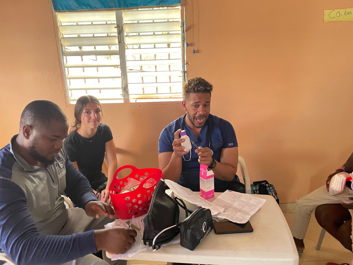 MsENicoletti's tweet photo. Thank you to the Foundation for Peace and my students for supporting the medical clinics at San Joaquin. @HNMCS @MsENicoletti https://t.co/6TQheFfvxJ