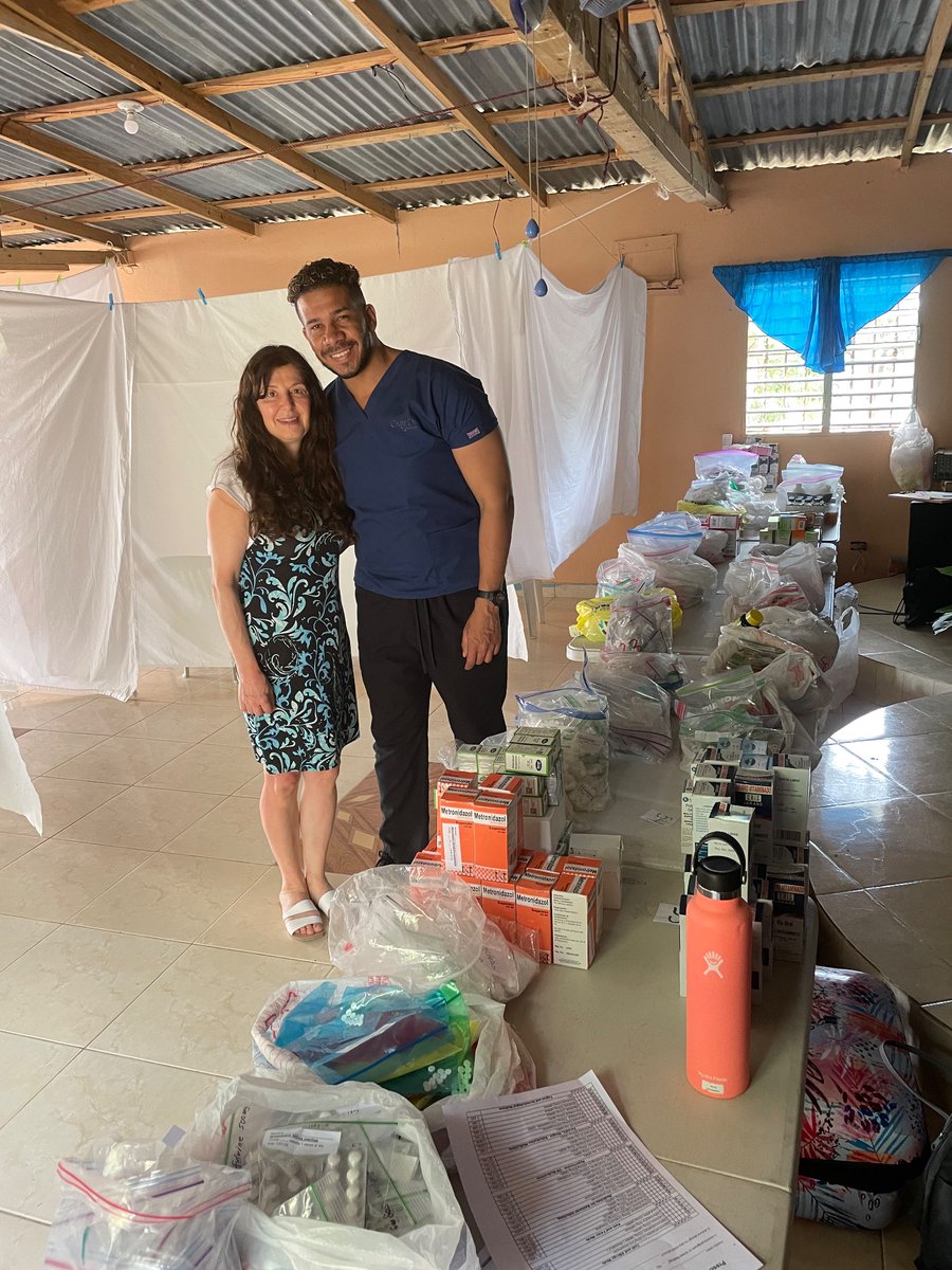 MsENicoletti's tweet photo. Thank you to the Foundation for Peace and my students for supporting the medical clinics at San Joaquin. @HNMCS @MsENicoletti https://t.co/6TQheFfvxJ