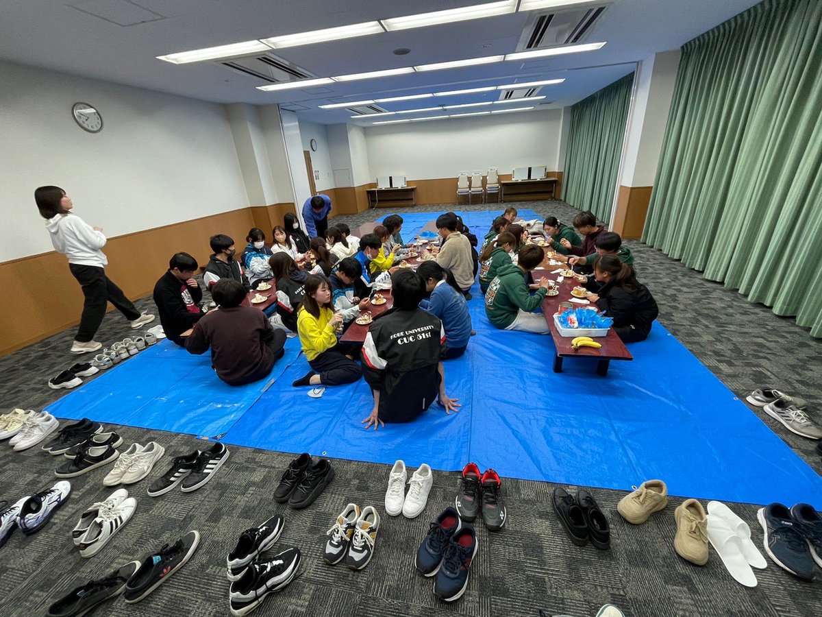 cuc51st's tweet image. 行事紹介② 合宿

合宿も春休みと夏休みに行う行事です！
合宿では、数日間朝から夕方までテニスの試合をする1日を過ごします🎾
テニス以外にも、ケーキ作りをしたりゲームをしたり肝試しをしたりと、様々な遊びをするとても楽しい行事です！🎈 

＃春から神戸大学
＃春から神戸女学院大学