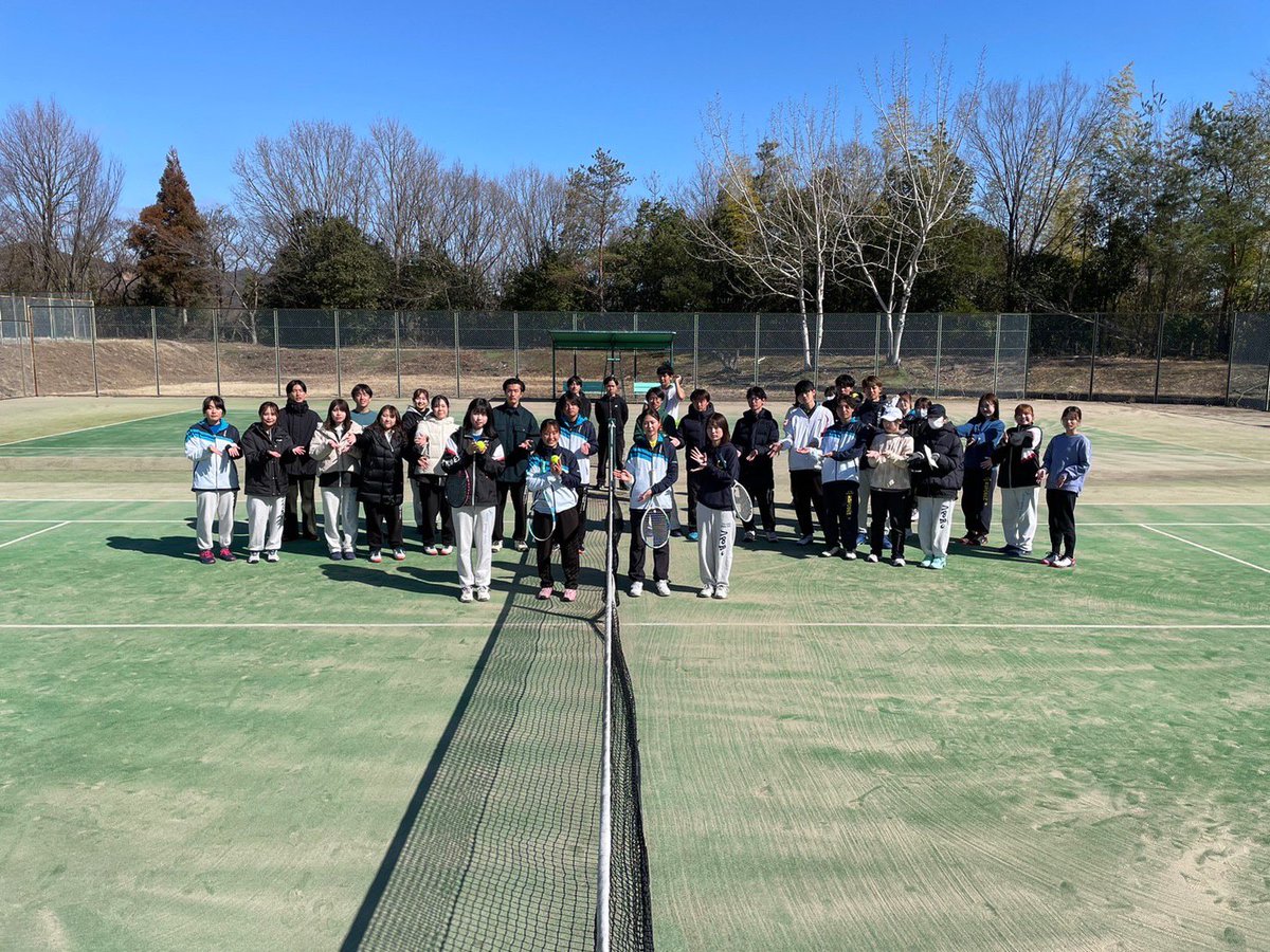 cuc51st's tweet image. 行事紹介② 合宿

合宿も春休みと夏休みに行う行事です！
合宿では、数日間朝から夕方までテニスの試合をする1日を過ごします🎾
テニス以外にも、ケーキ作りをしたりゲームをしたり肝試しをしたりと、様々な遊びをするとても楽しい行事です！🎈 

＃春から神戸大学
＃春から神戸女学院大学