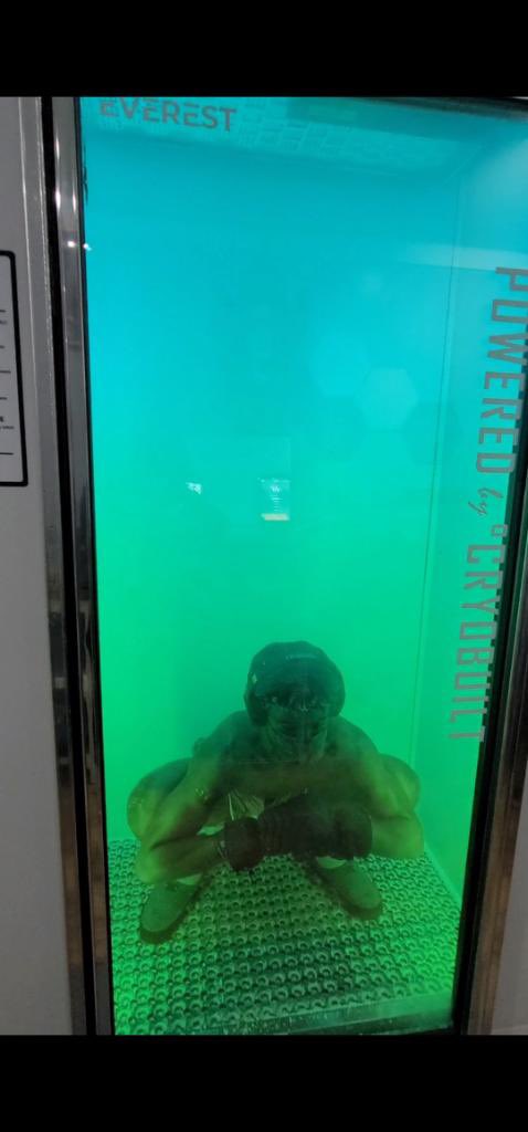 XaviThompson25's tweet image. Track meet tomorrow. Moms keep me right. #iCanGo ##OffSeasonWork #XXFactor #CO2025 @BSonnone @ccrusadersfball @Andrew_Ivins @ChadSimmons_ @JeremyO_Johnson @MohrRecruiting @HarrisNOFLYZONE @Coach_Addae @CoachRumph16 @CoachJayKM