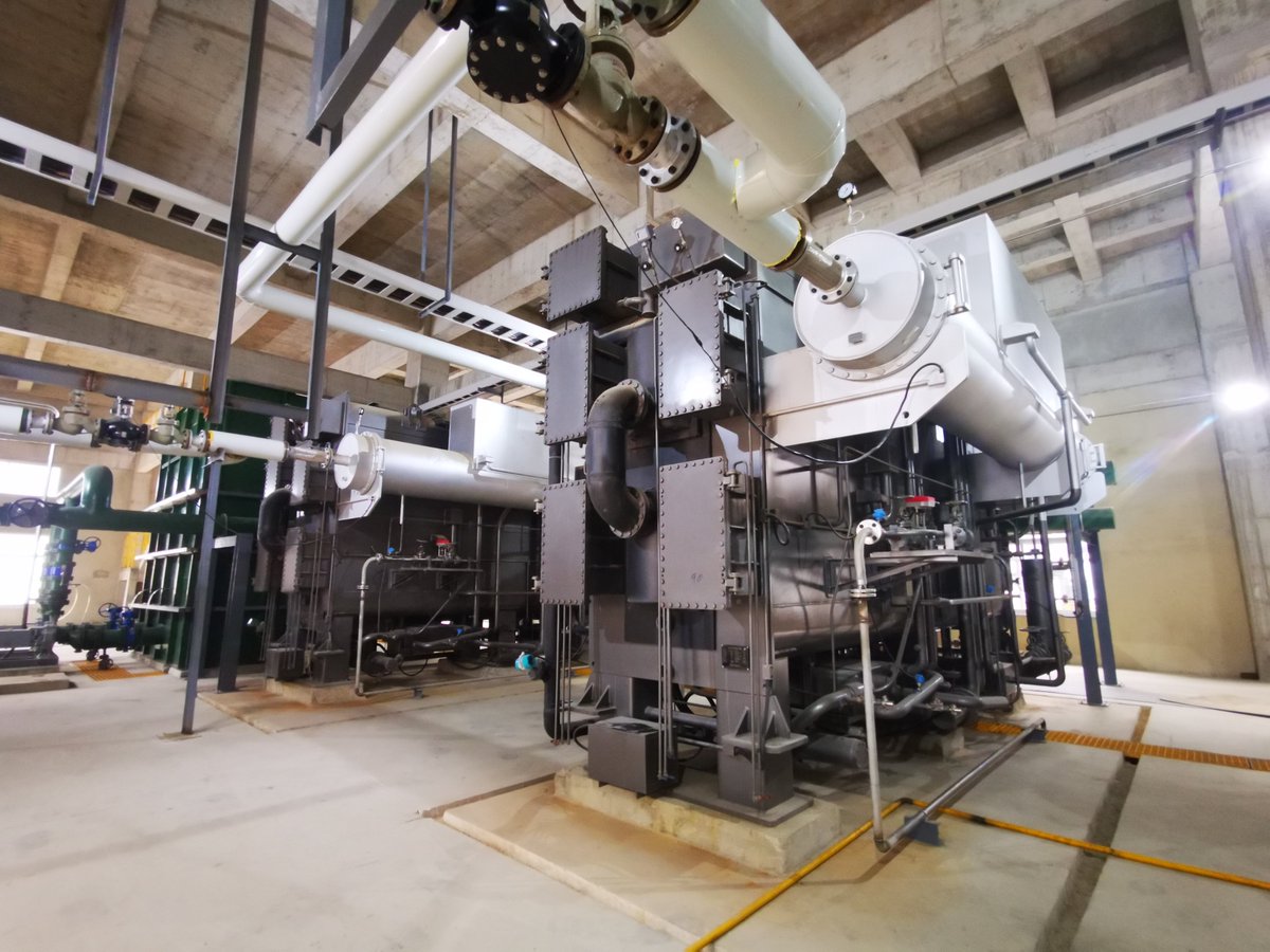 Alicia9961206's tweet photo. #HopeDeepblue Typical Project
Two unit #LowTemp. #AbsorptionChiller, driven by 0.5MPa #steam, which was recovered in chemical production process, are used for process #cooling of plant products.
The cooling capacity of each unit is 2.3MW, producing 2°C #chilledwater https://t.co/p00PE0DtRc