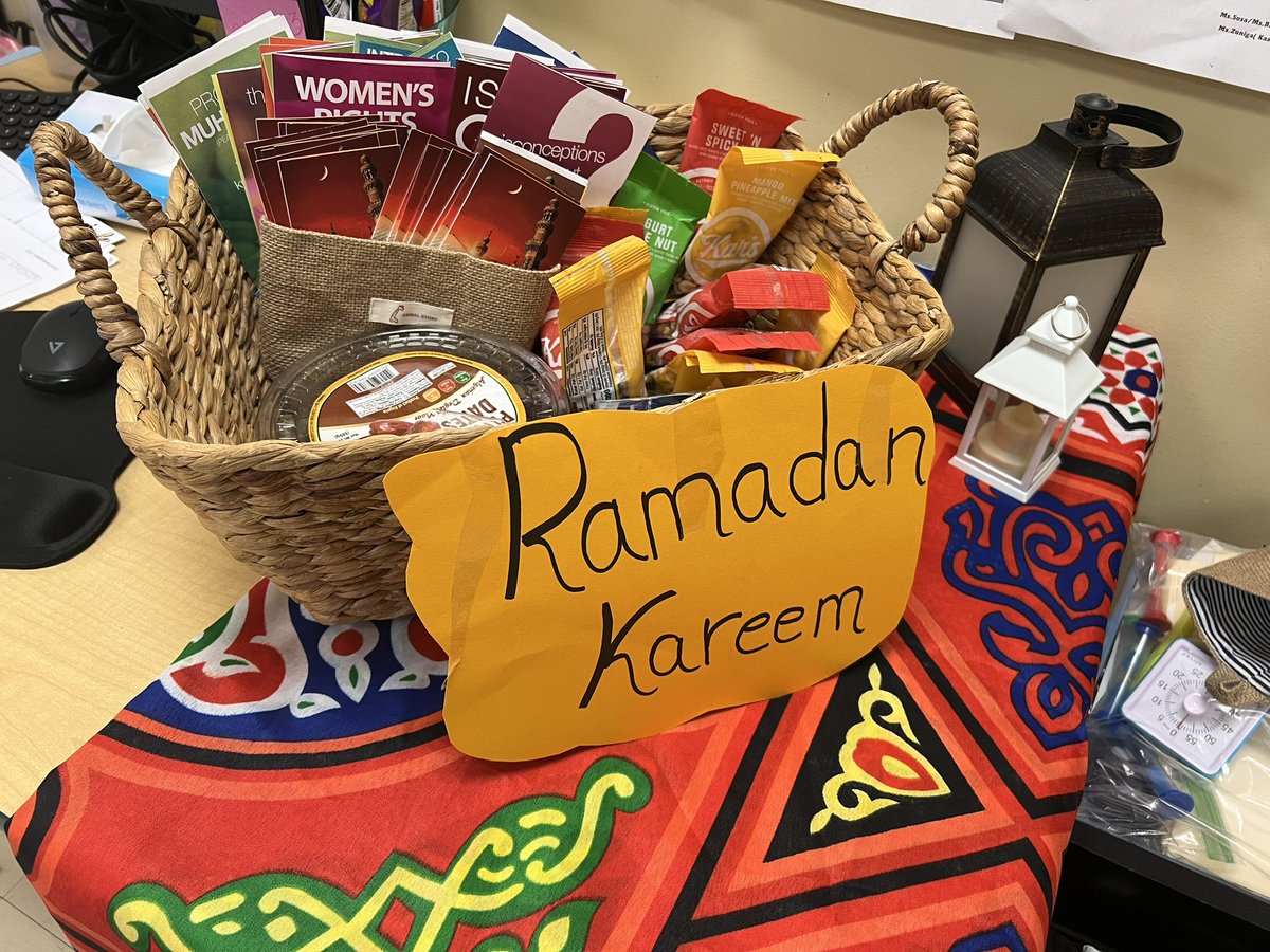 MostafaAsmah's tweet photo. Just wanted to share for Ramadan🌟🌙 Ramadan is the ninth month of the Islamic calendar, which begins with the sighting of the new moon. We fast from sunrise to sunset with no food or water throughout the day. It’s the holy month of charity and good deeds! https://t.co/DEcRUxWUmR