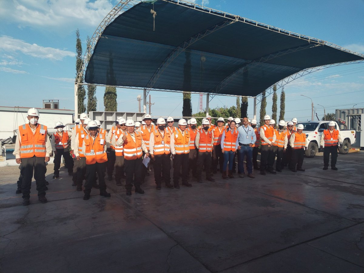 silvia_bazalar's tweet photo. Visitando una unidad en Moquegua para compartir con nuestros lidermans, oyendo sus sugerencias y así mejorar cada día. #liderazgo #liderman #creciendoymejorando https://t.co/z61x4WssjH
