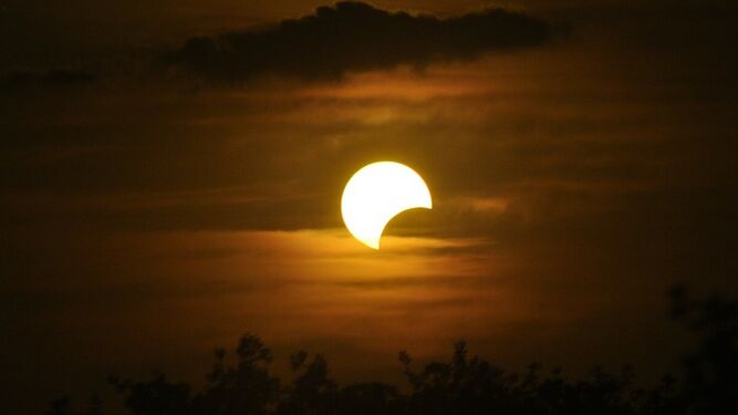Karlamaria413's tweet photo. #EclipseSolar un evento maravilloso de la naturaleza . https://t.co/UPDu2UgqEY