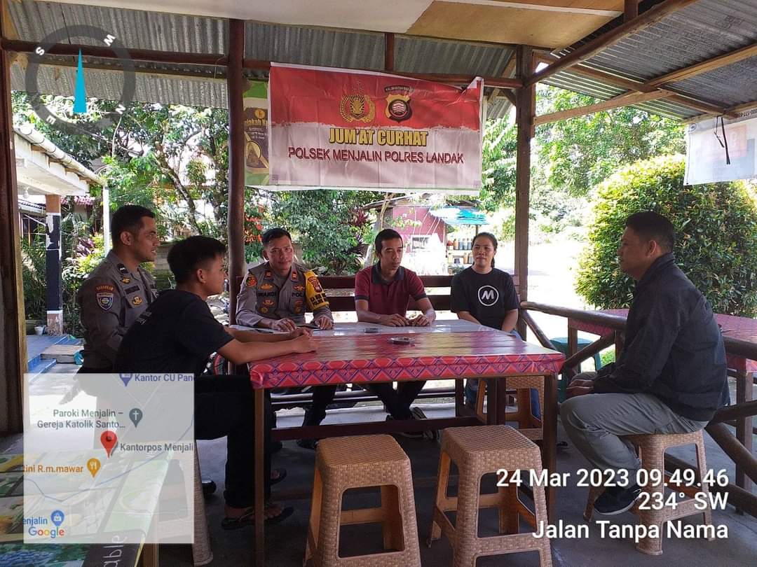 Rodians67522756's tweet photo. Kegiatan Jumat Curhat yang di laksanakan oleh Kapolsek Menjalin dan personil polsek menjalin  bersama masayarakat di Desa Menjalin https://t.co/EZ9C12tmaH