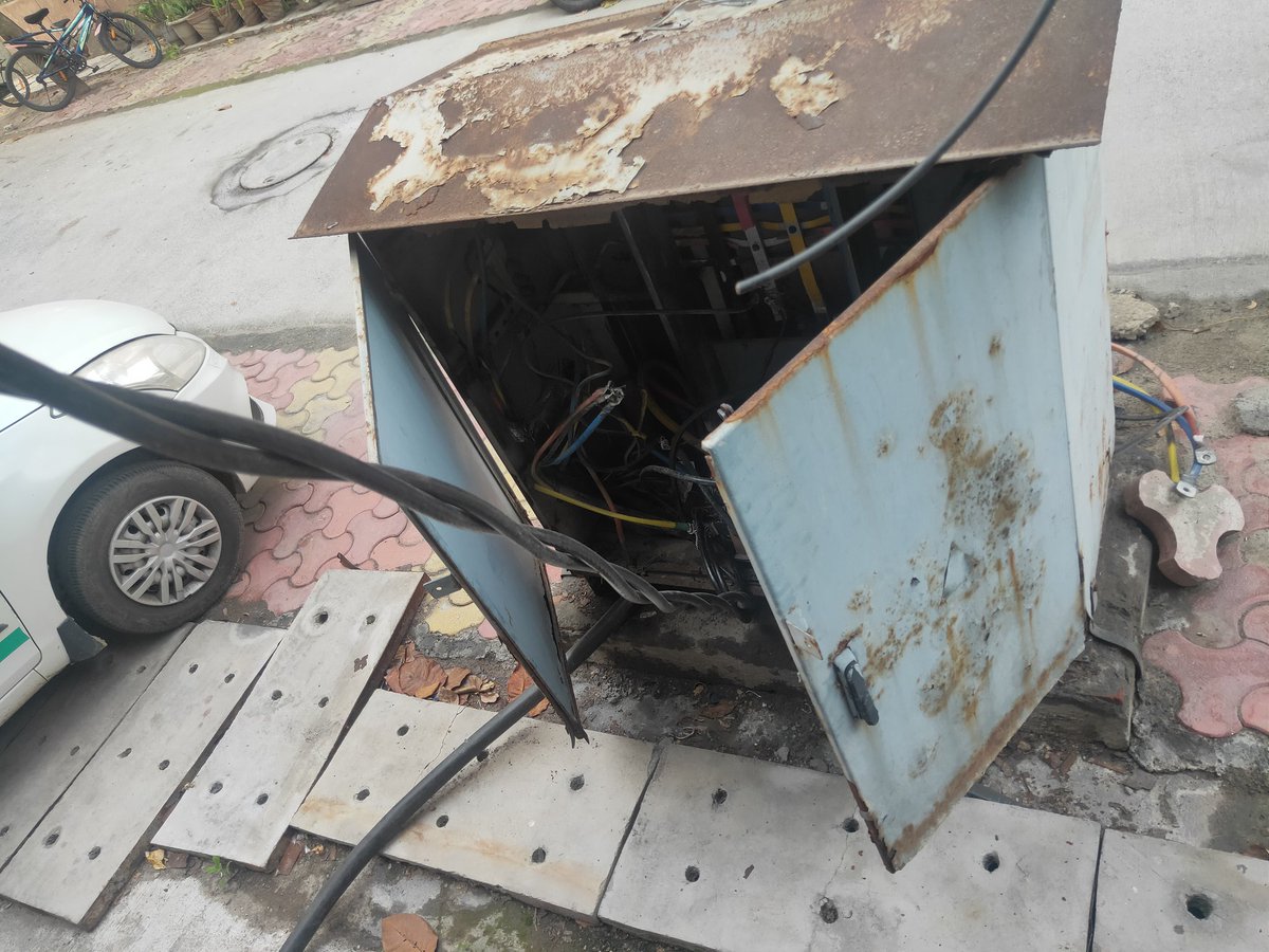 rgvsingh's tweet photo. Hello @UPPCLLKO @noida_authority @UPGovt, this is main power panel of Noida sec 99,block6, LIG Flats.After every 3-4 day it blasteds &amp; power cut due to strong  short circuit in this panel. The people are living here are scared. Wires r open. Help needed. https://t.co/iI2UqvQV2L