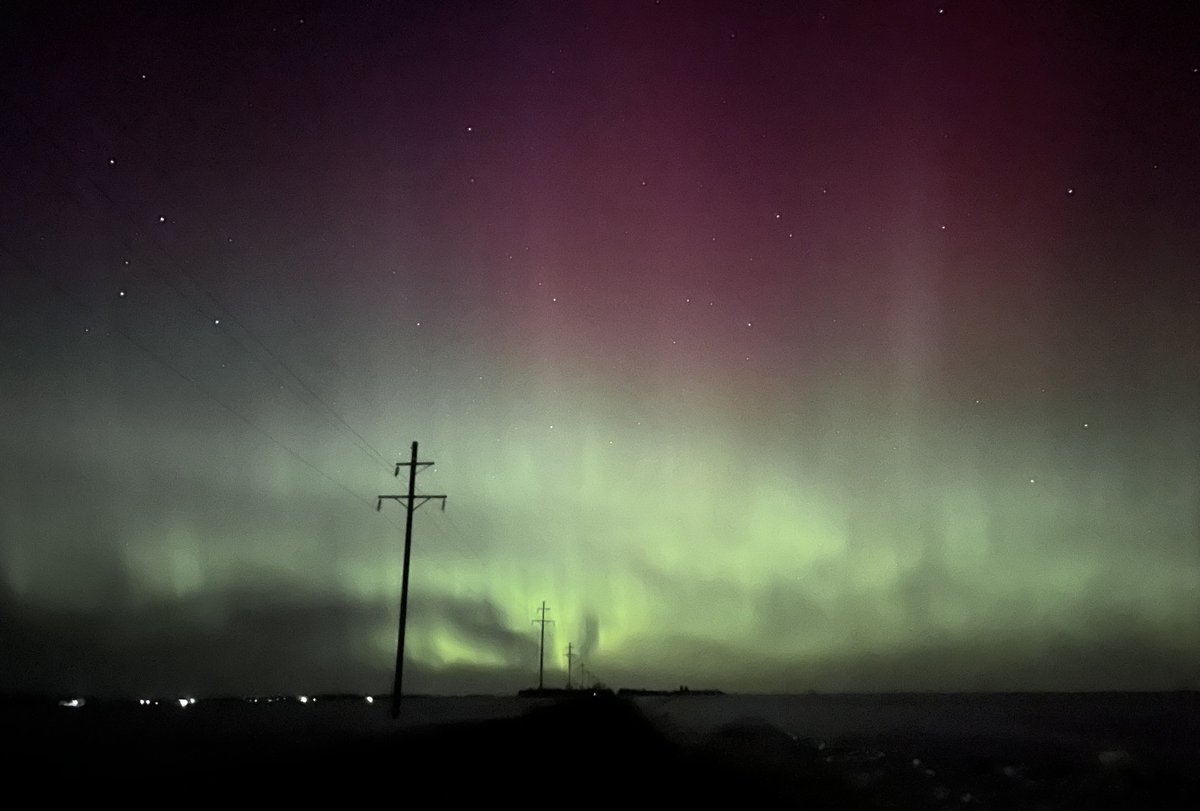 kenny_allen's tweet photo. Major Aurora show going on just north of Madison, SD. With my daughter @AinsleyClaire07 and we’ve witnessed the most beautiful dancing reds and greens and a sliver of a crescent moon! What a magical night! 

@NWSSiouxFalls @NWSSiouxFalls @SevereSituation @SevereStudios @trobec @PhilSchreckWX @shawncable