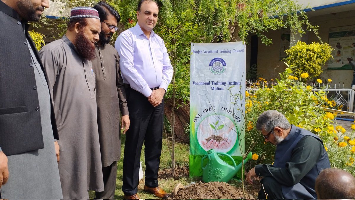 VTI_Multan_PVTC's tweet photo. #Clean_n_Green #Pakistan plantation #Drive by @PVTC_Official Regional Manager South Mirza Tariq Baig @PvtcRm planted a tree in #VTI_Multan https://t.co/KQjQ7IOzT2