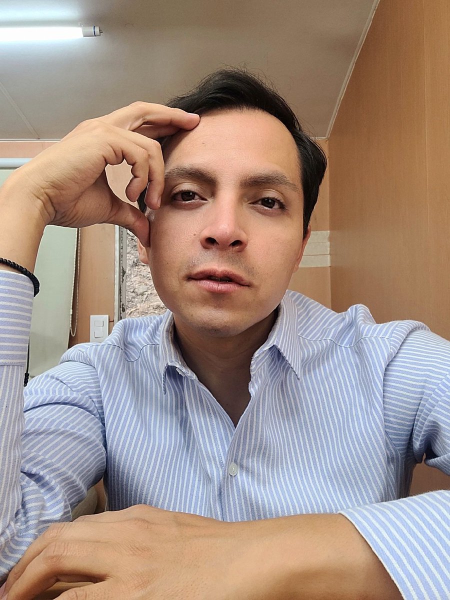 elmaurivas's tweet photo. Mientras tanto, en la bendita espera.... 🎬

<Que el camino que escojas te guíe siempre a la felicidad.> https://t.co/uCFcBjBZ1E